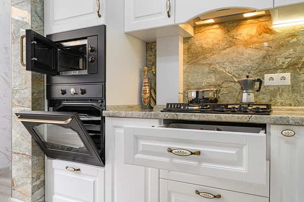 Beyond Cabinets and Countertops: How the Right Kitchen Remodeling Contractor Transforms Your Everyday Living